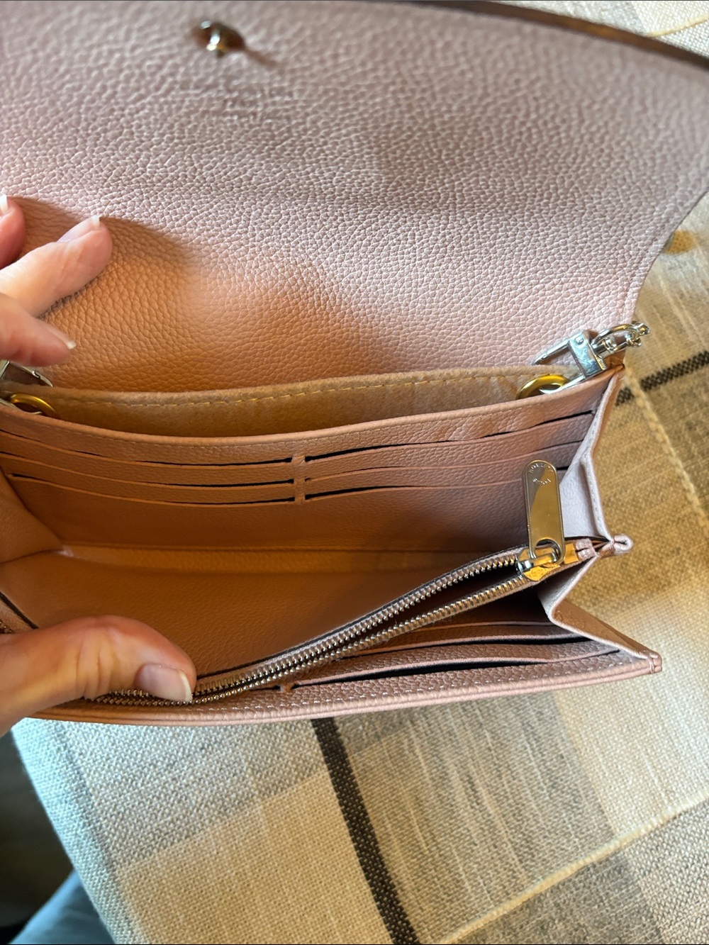 Louis Vuitton Pink Mahina Leather Crossbody XL Wallet on chain - Picture 10 of 15
